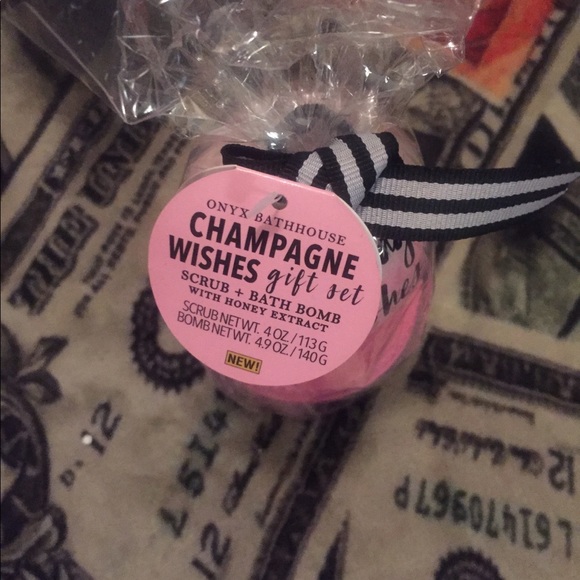 Bath Bomb 💣 &Foaming Bath Scrub - Picture 2 of 5